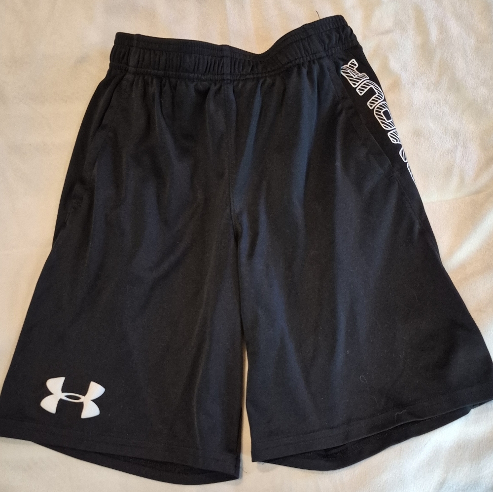 Under Armour Boy's Black Athletic Shorts Size Medium